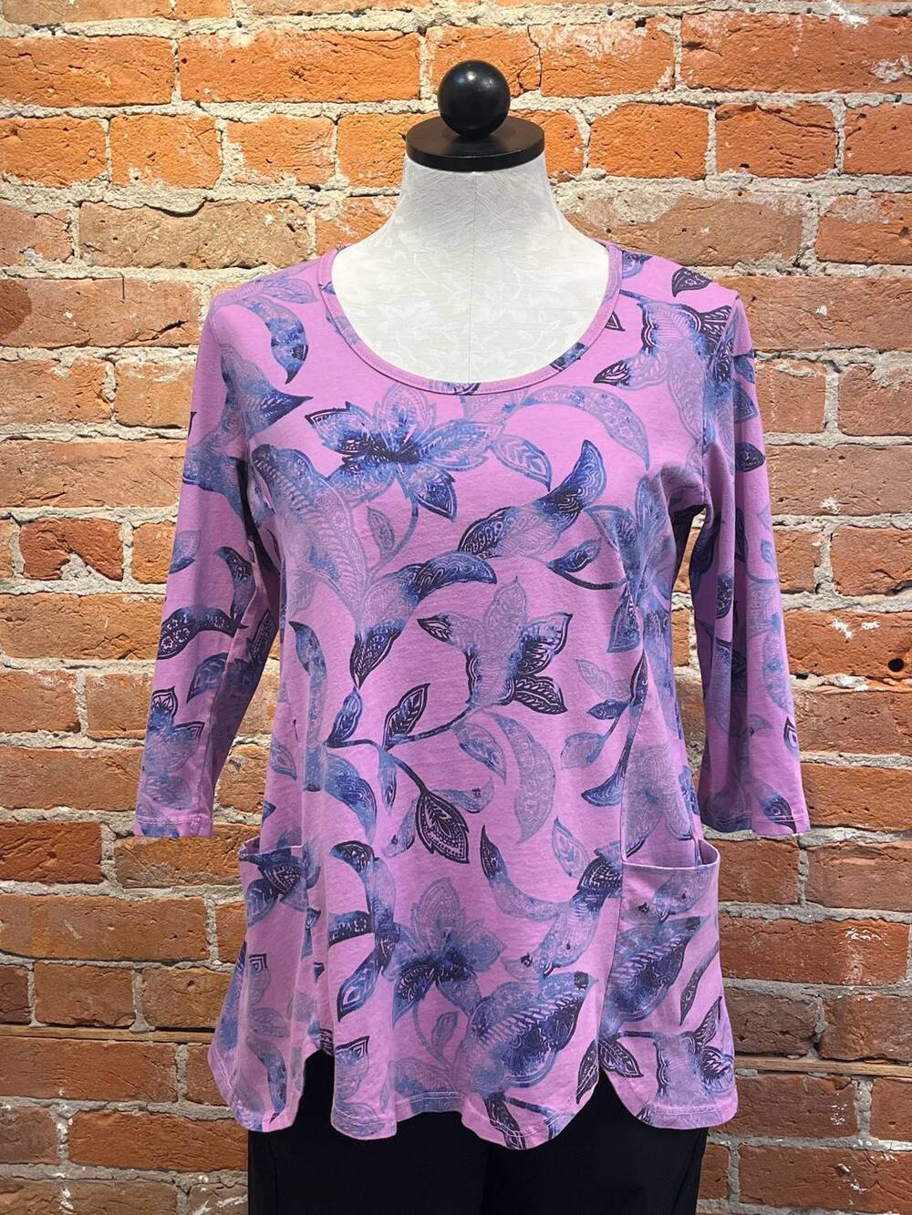 NEW PRAIRIE COTTON women's scallop-edge scoop tunic in tulip with blue floral pr